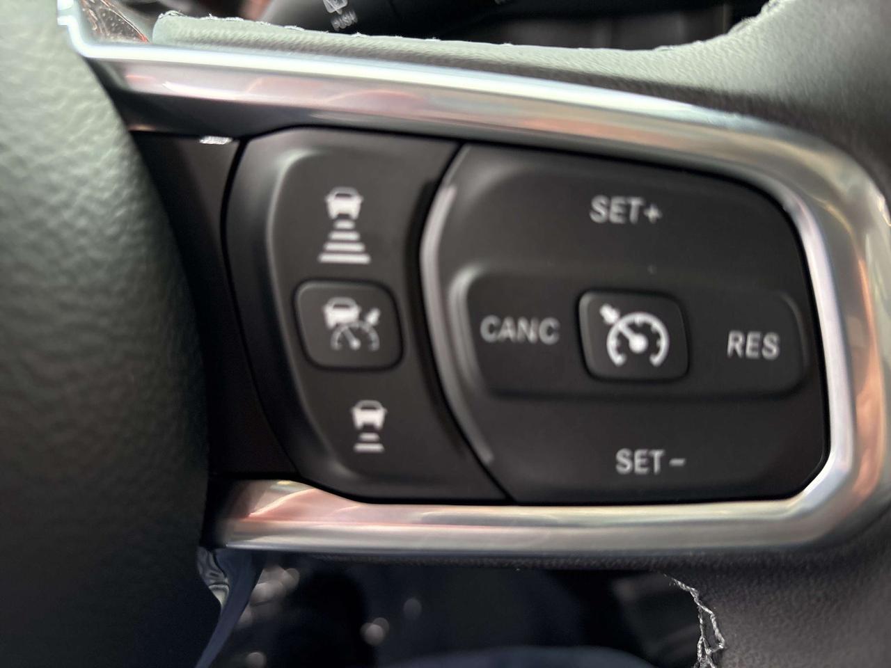 2025 Jeep Wrangler Sahara V6 *TECH & SAFETY PACK *SIDE STEPS *HARDTOP Photo