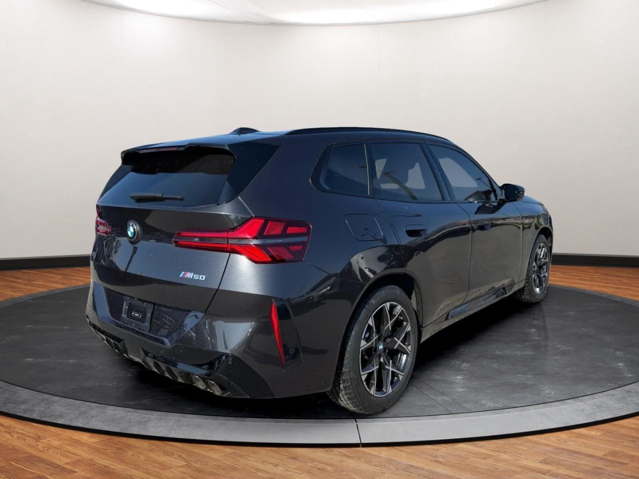 2025 BMW X3 M50 xDrive Photo3