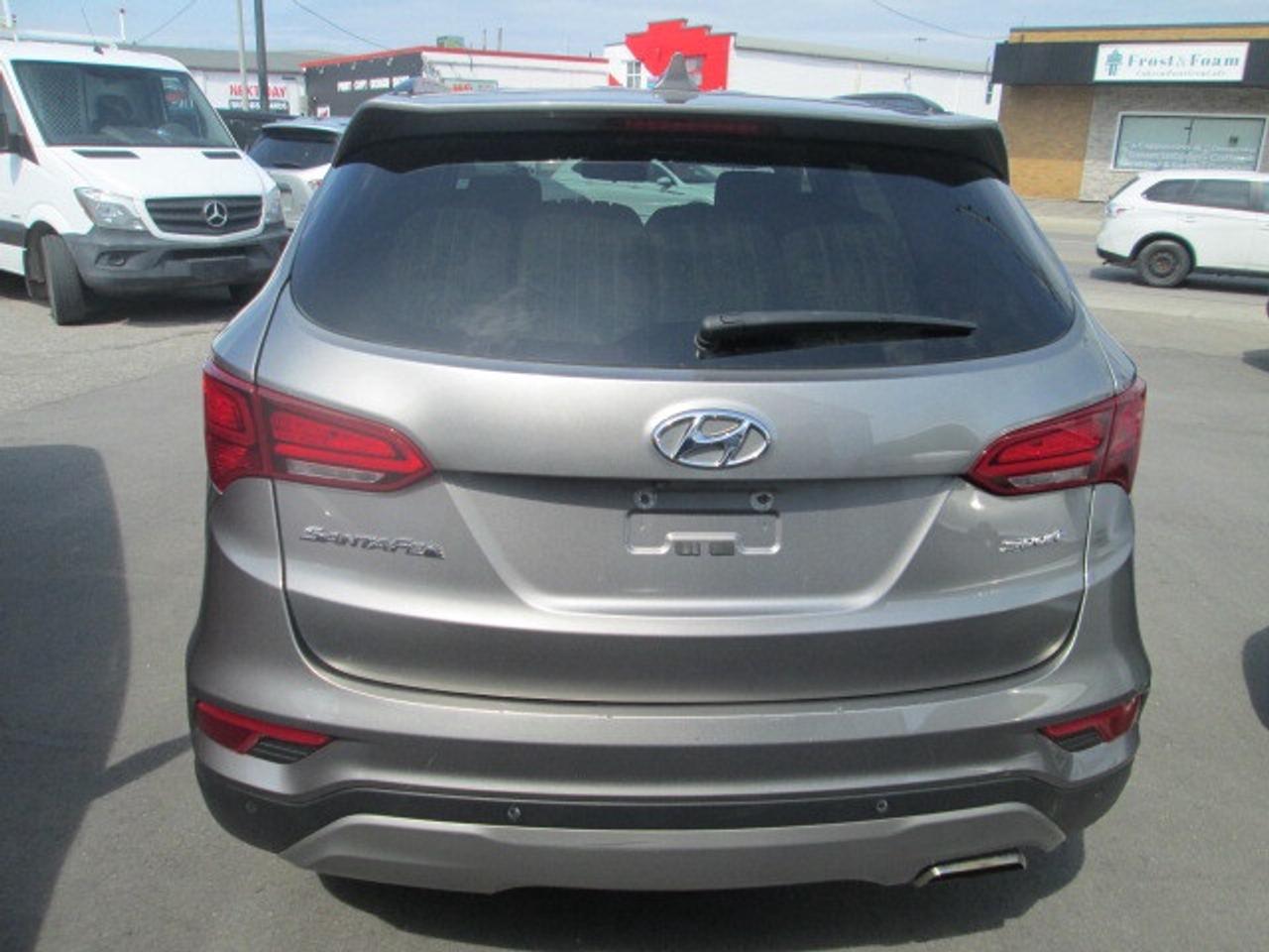 2017 Hyundai Santa Fe Sport FWD 4dr 2.4L Premium, Back Up Camera, Heated Seats Photo4