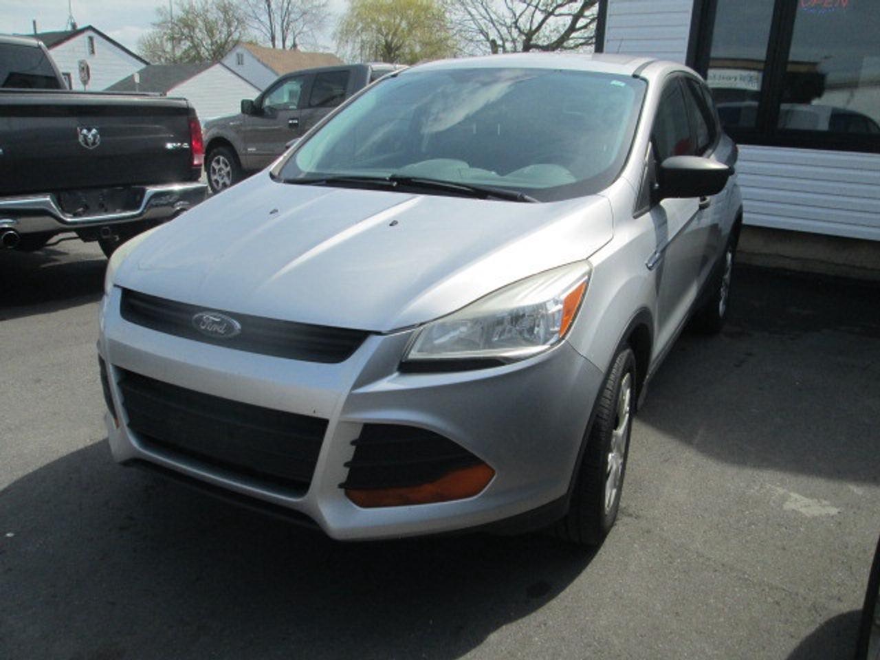 2013 Ford Escape FWD 4dr SE Plus, Local Trade In, Power Group Photo0