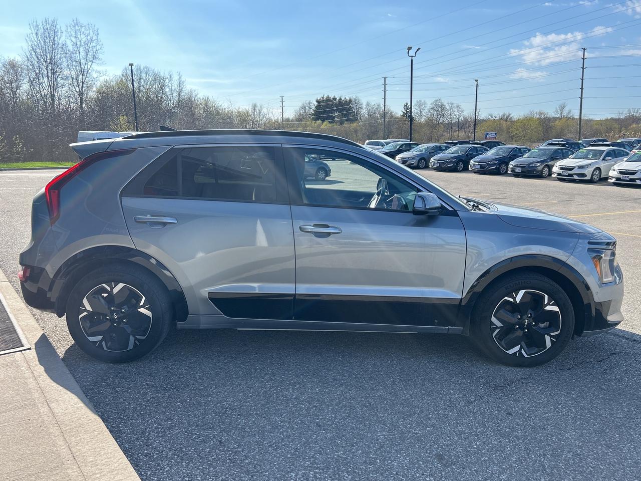 2023 Kia Niro EV Limited FWD Photo2