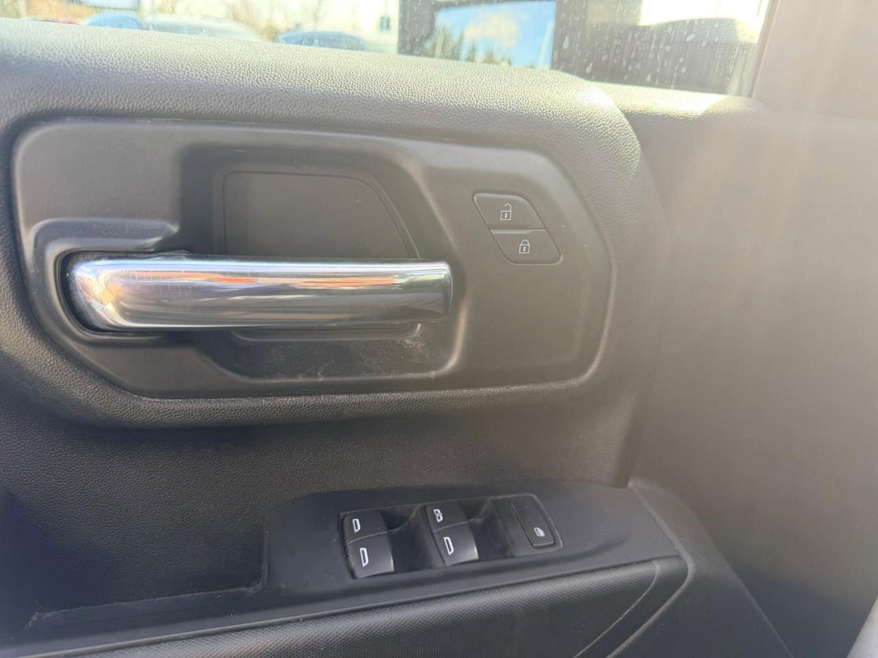 2024 GMC SIERRA 2500HD ProPRO, 6.6L V8, 4X4, STEELS, CLOTH, 1-OWNER. CERT Photo