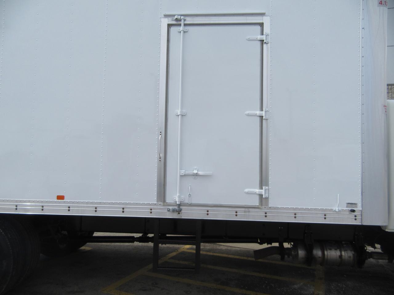 2018 International 4300 CUMMINS DIESEL 26FT BOX POWER LIFTGATE & RAMP Photo2