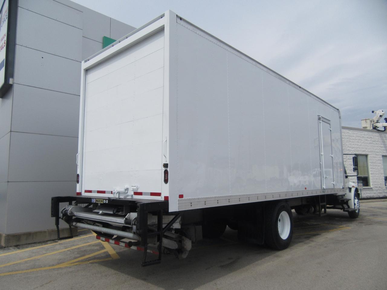 2018 International 4300 CUMMINS DIESEL 26FT BOX POWER LIFTGATE & RAMP Photo3