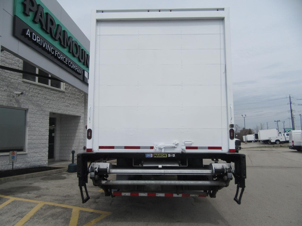 2018 International 4300 CUMMINS DIESEL 26FT BOX POWER LIFTGATE & RAMP Photo