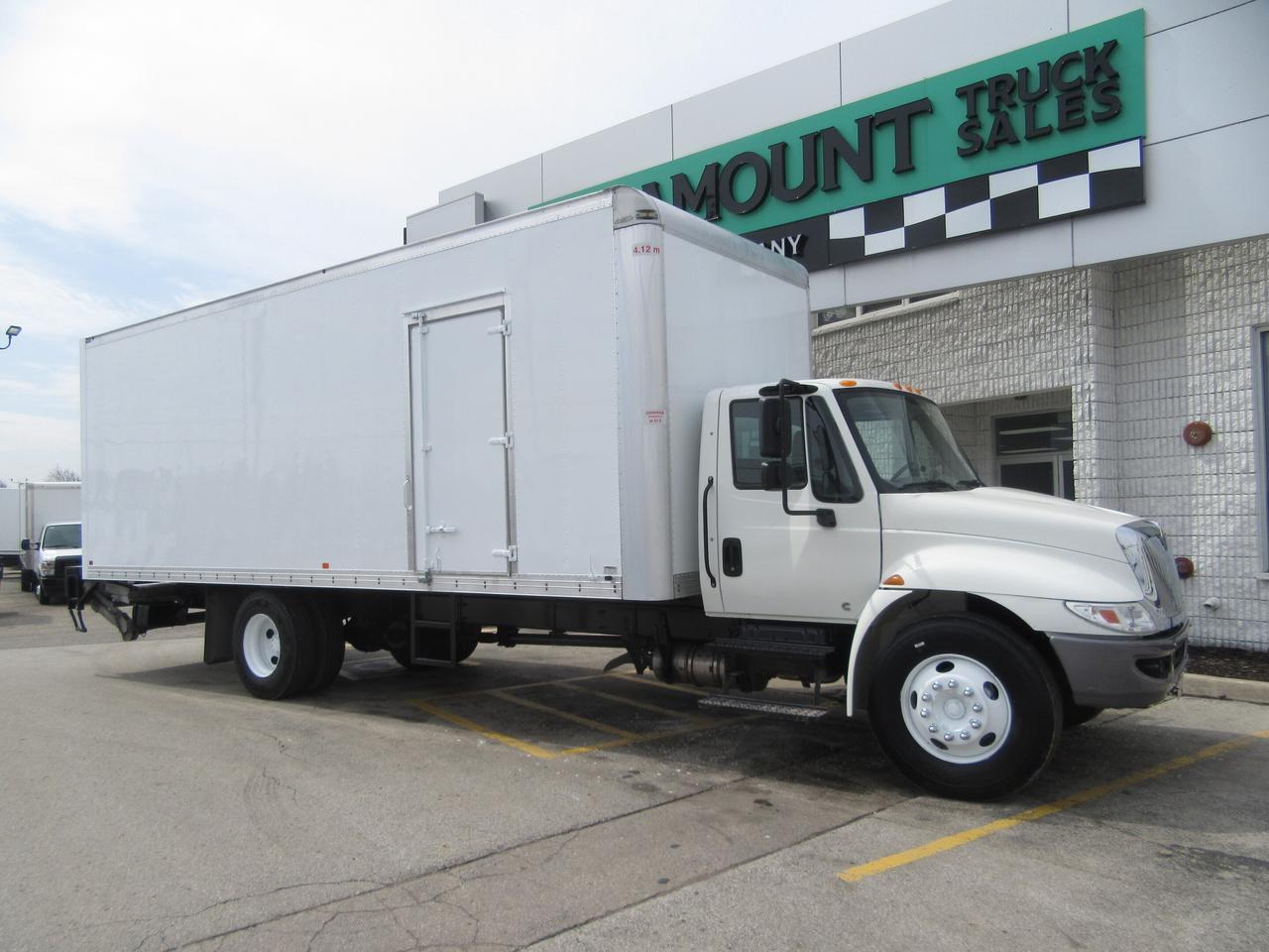 2018 International 4300 CUMMINS DIESEL 26FT BOX POWER LIFTGATE & RAMP Photo