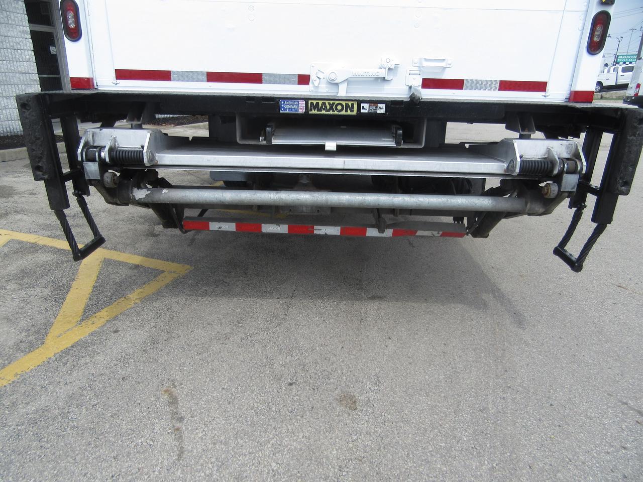 2018 International 4300 CUMMINS DIESEL 26FT BOX POWER LIFTGATE & RAMP Photo