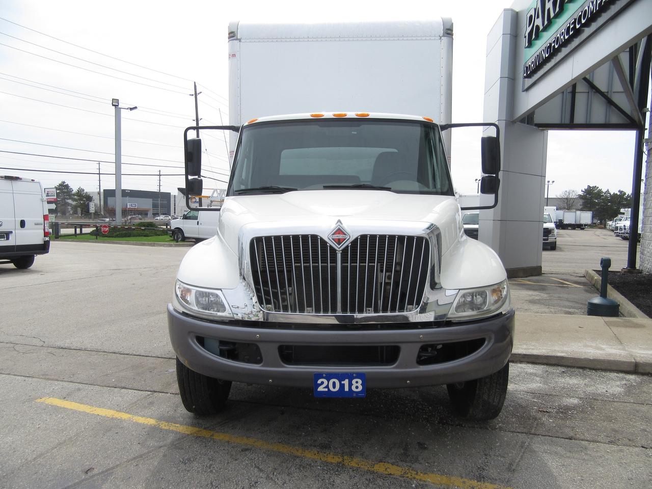 2018 International 4300 CUMMINS DIESEL 26FT BOX POWER LIFTGATE & RAMP Photo