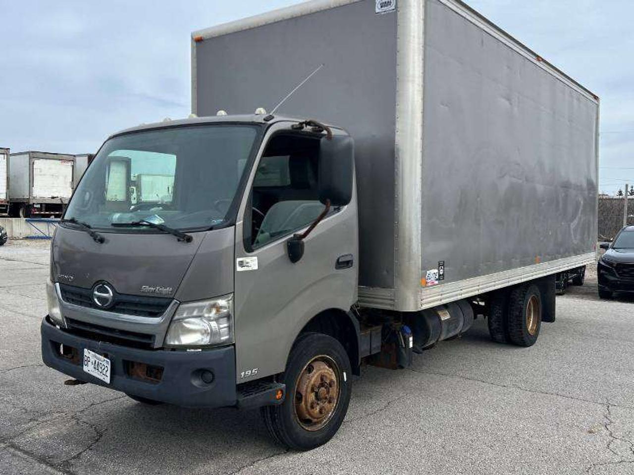2013 Hino 195 DIESEL!!! 20 FT BOX!!! LOADING RAMP !!  HIGH BOX ! Photo0