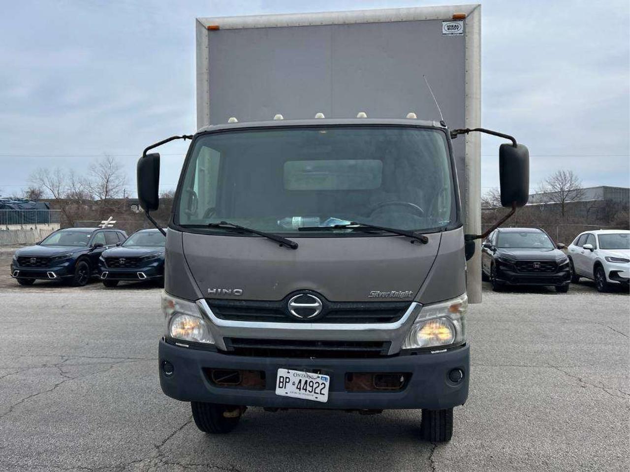 2013 Hino 195 DIESEL!!! 20 FT BOX!!! LOADING RAMP !!  HIGH BOX ! Photo