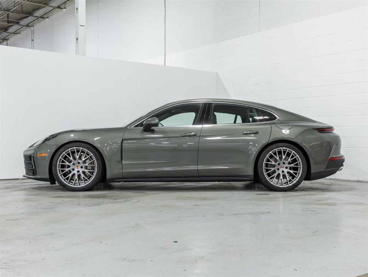 2026 Porsche Panamera  Photo3