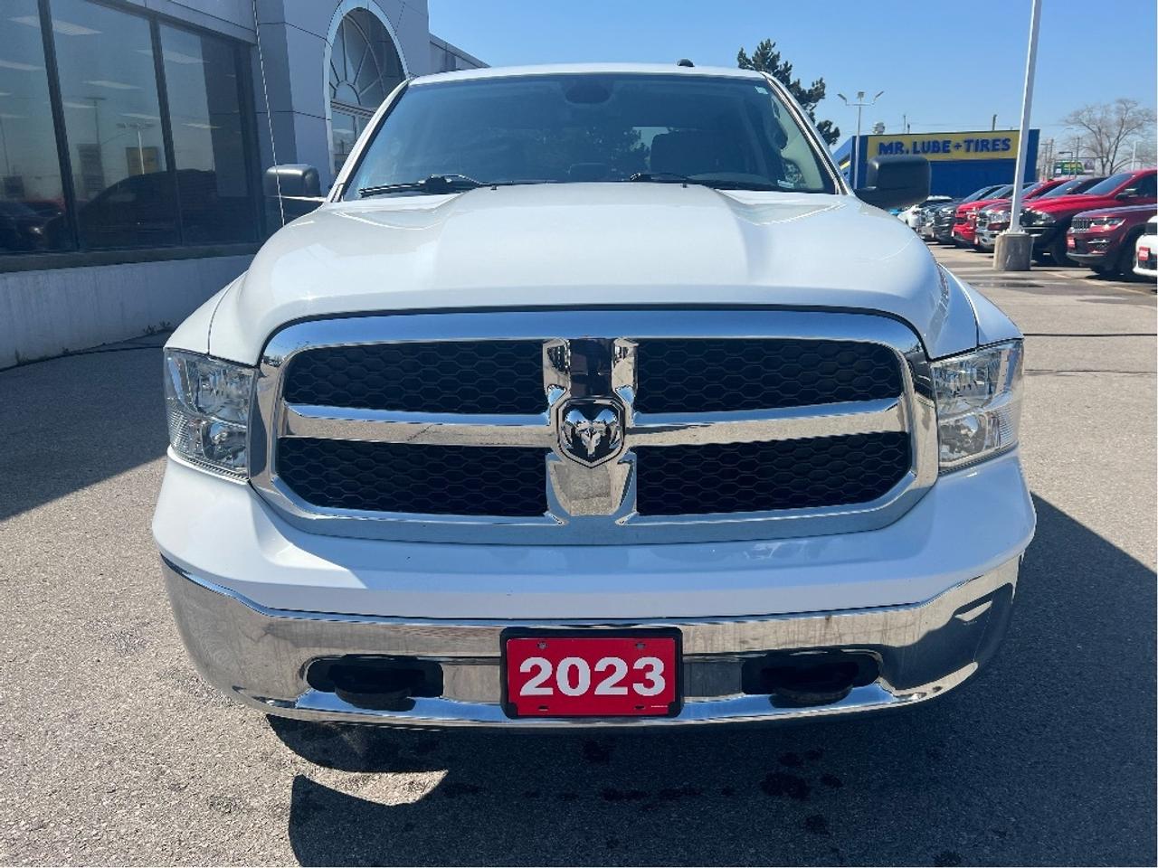2023 RAM 1500 Classic SLT Crew 4x4 HEMI V8 *HITCH *PWR SEAT *LINER Photo3