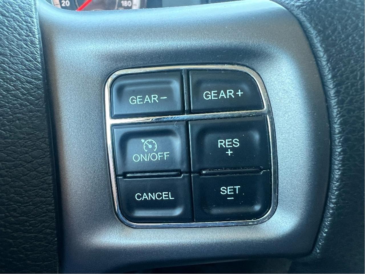 2023 RAM 1500 Classic SLT Crew 4x4 HEMI V8 *HITCH *PWR SEAT *LINER Photo