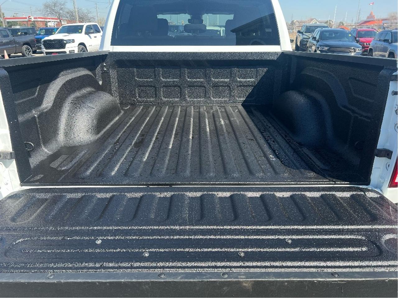 2023 RAM 1500 Classic SLT Crew 4x4 HEMI V8 *HITCH *PWR SEAT *LINER Photo