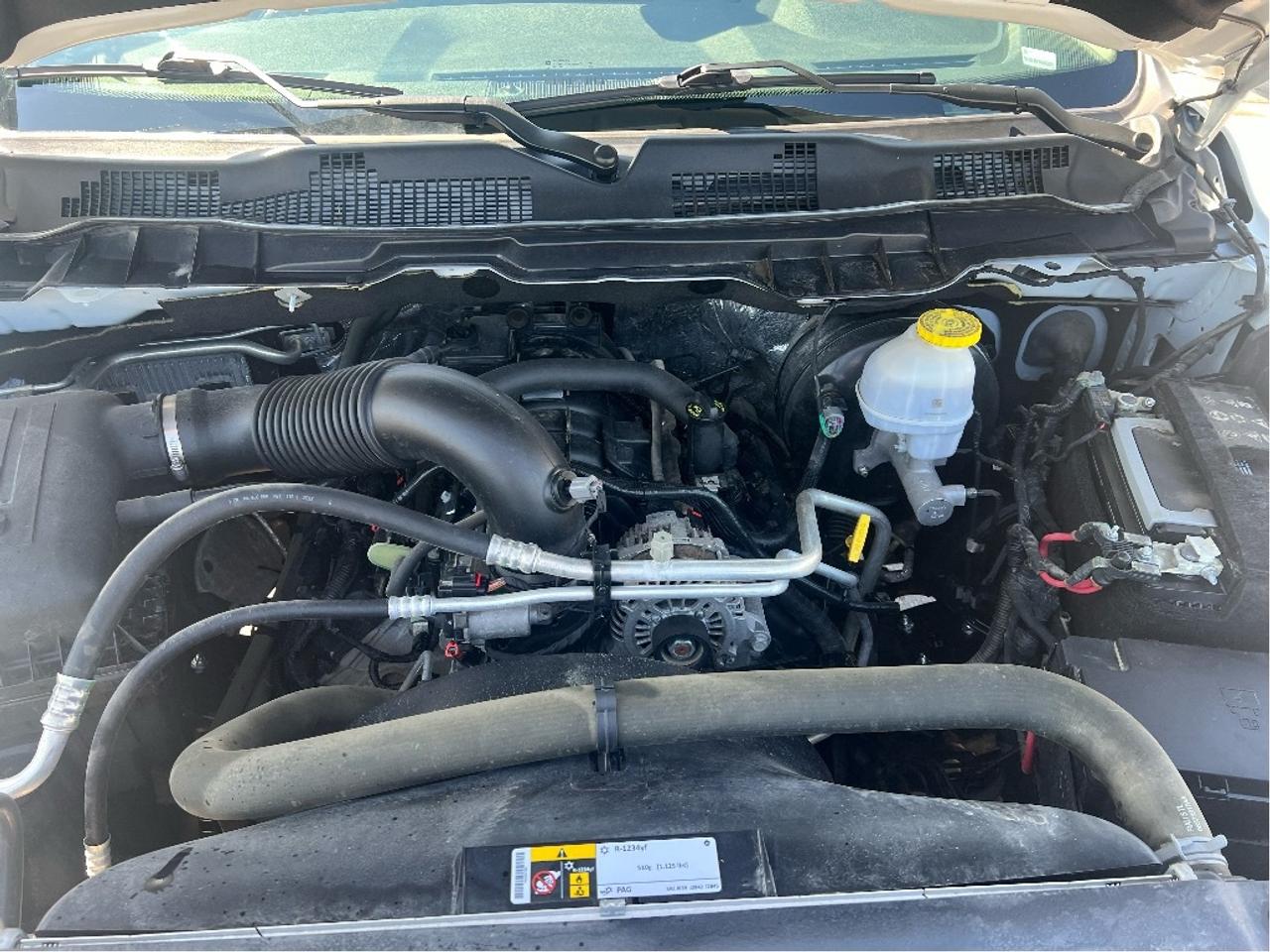 2023 RAM 1500 Classic SLT Crew 4x4 HEMI V8 *HITCH *PWR SEAT *LINER Photo