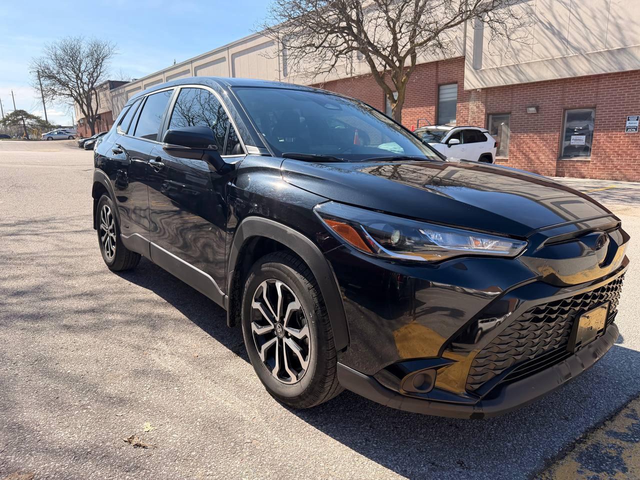 2024 Toyota Corolla Cross HYBRID SE AWD Photo2