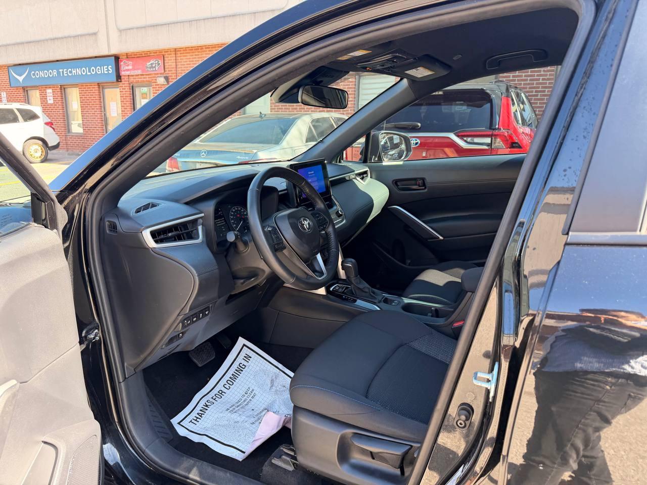 2024 Toyota Corolla Cross HYBRID SE AWD Photo