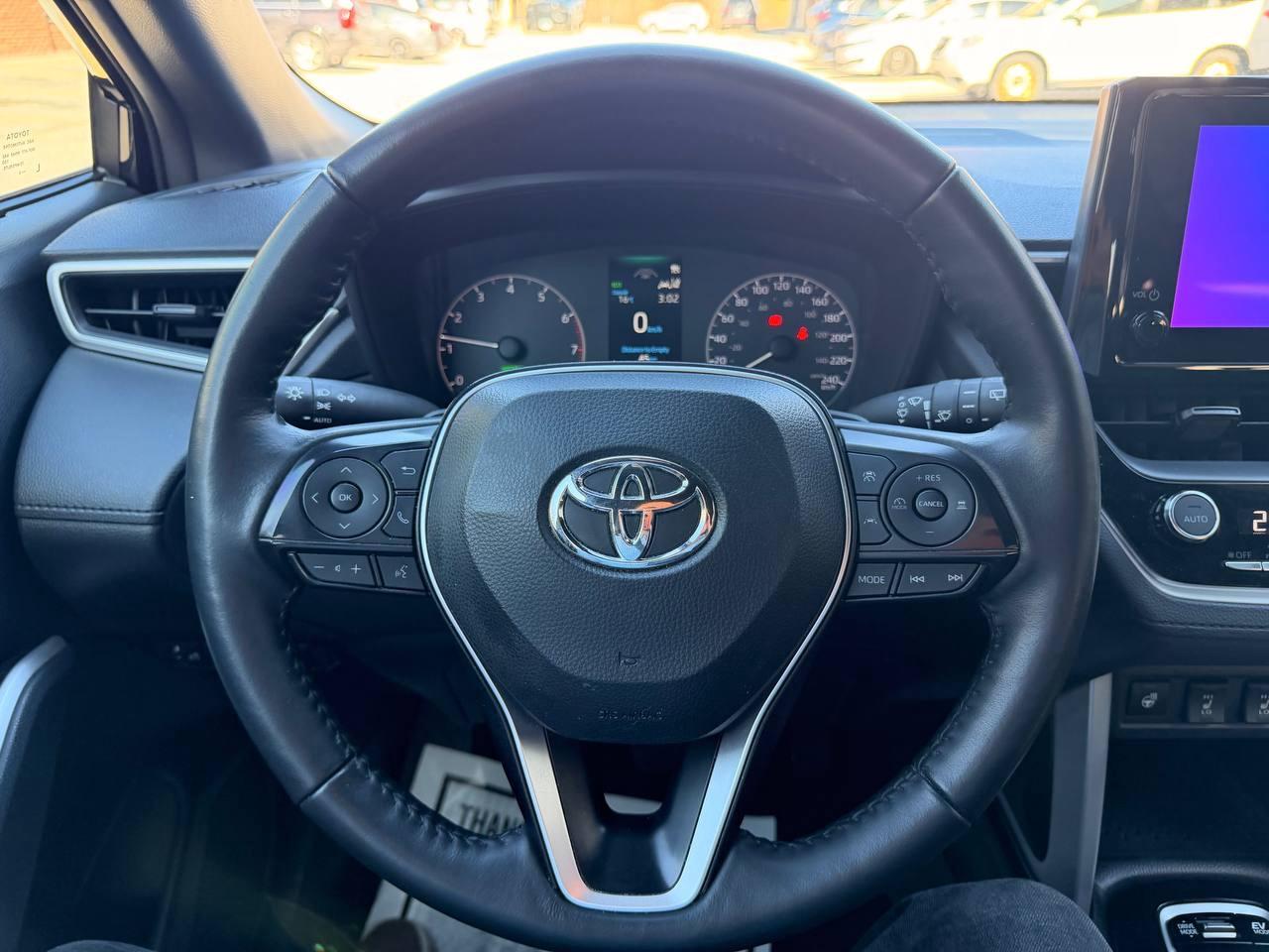 2024 Toyota Corolla Cross HYBRID SE AWD Photo