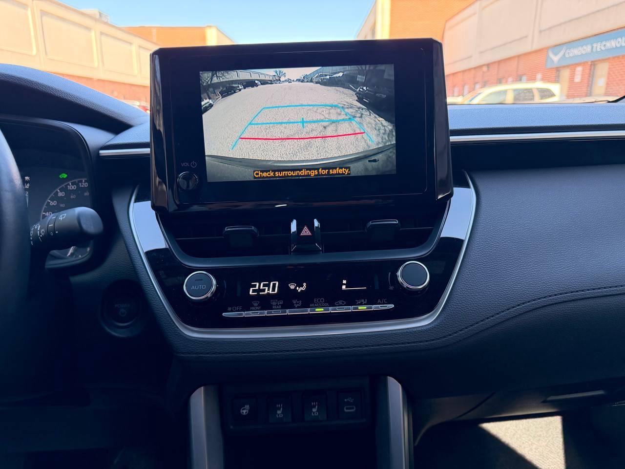 2024 Toyota Corolla Cross HYBRID SE AWD Photo