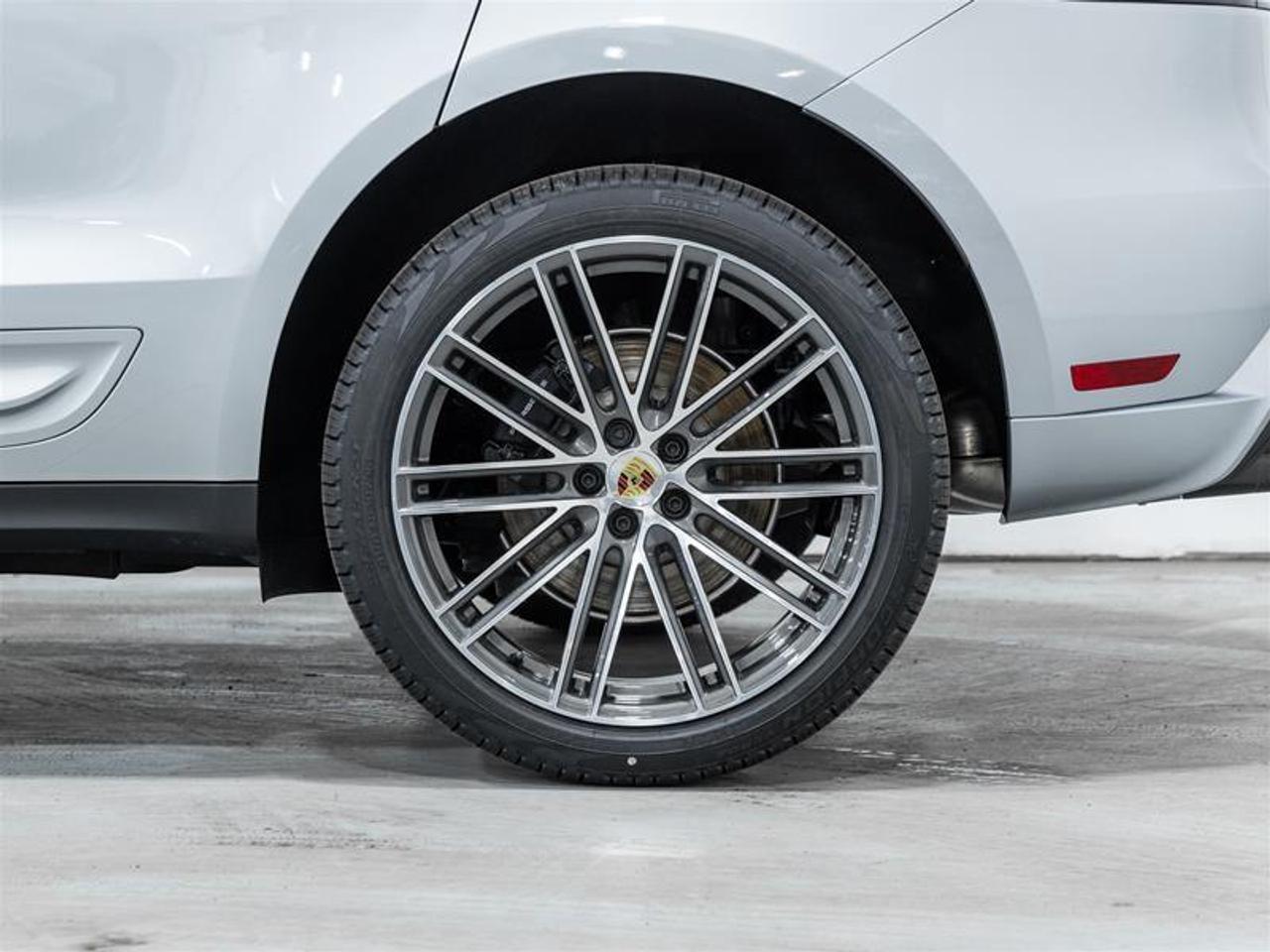 2026 Porsche Macan  Photo