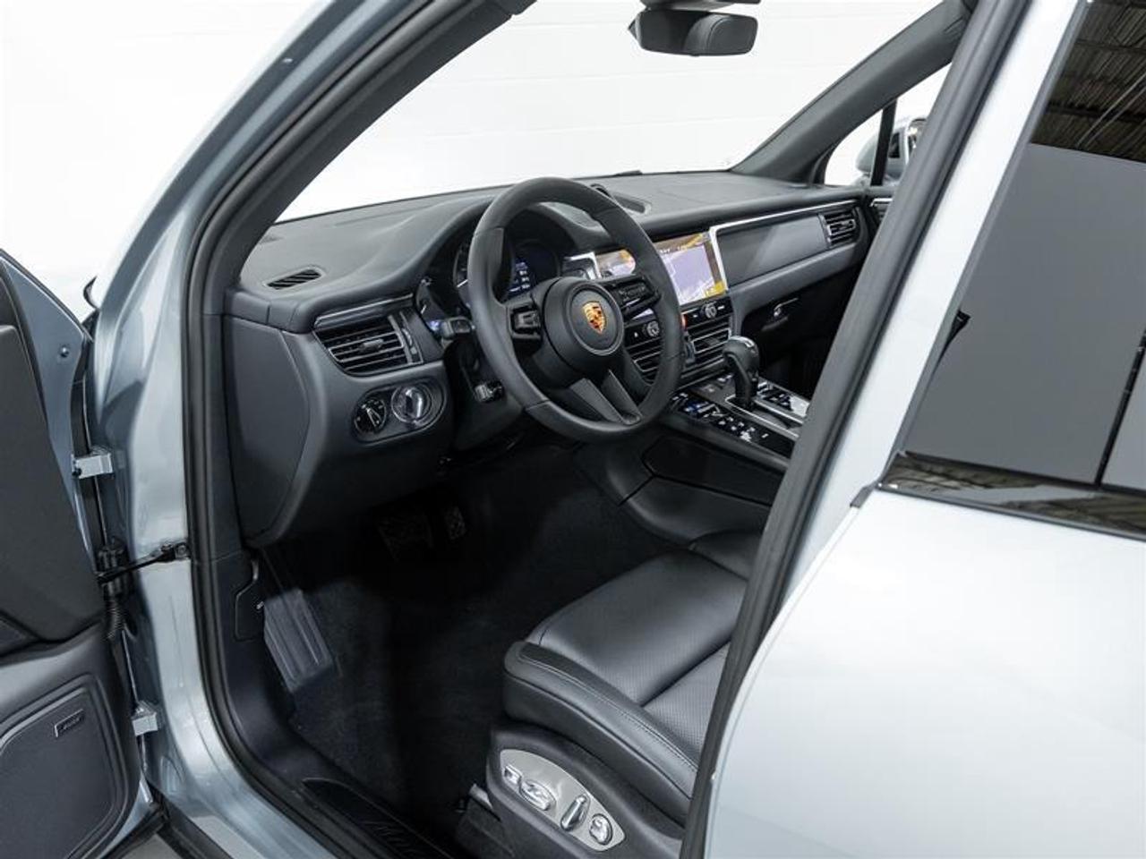 2026 Porsche Macan  Photo