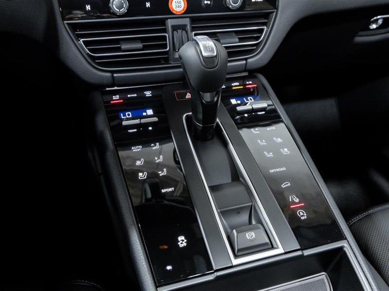 2026 Porsche Macan  Photo