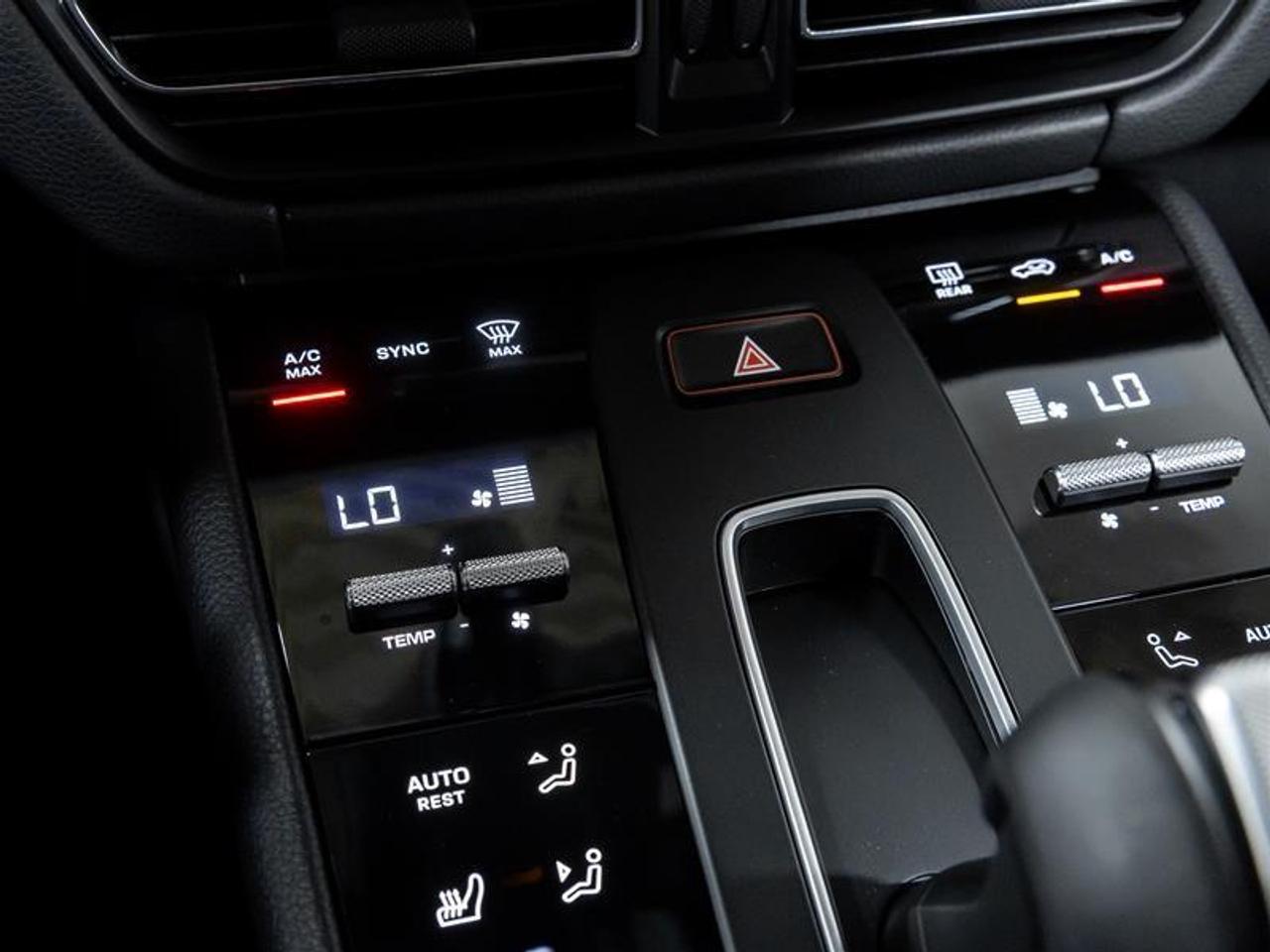2026 Porsche Macan  Photo