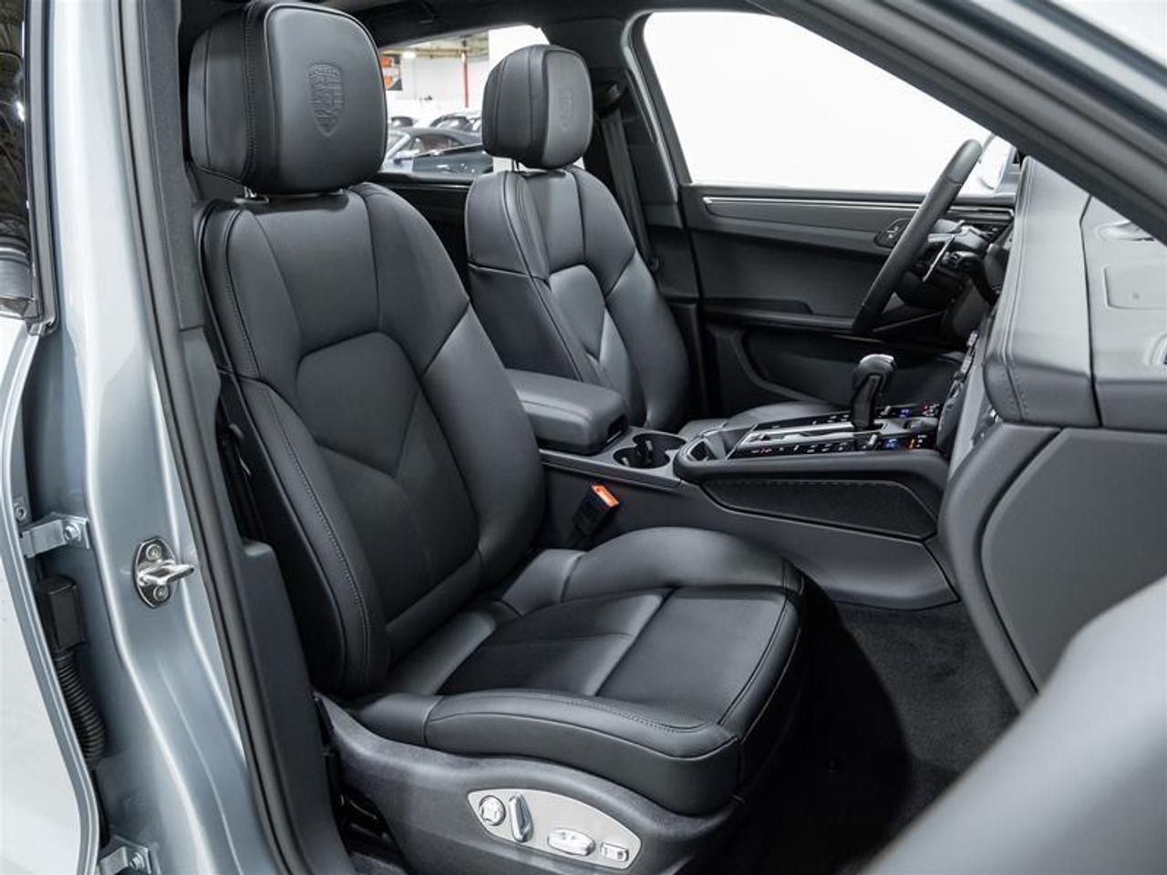 2026 Porsche Macan  Photo