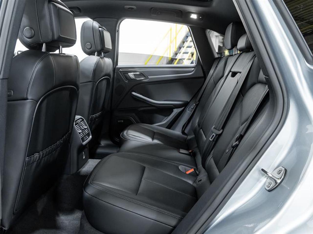 2026 Porsche Macan  Photo
