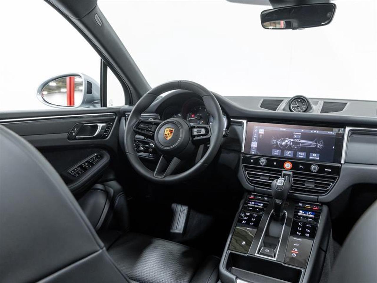 2026 Porsche Macan  Photo