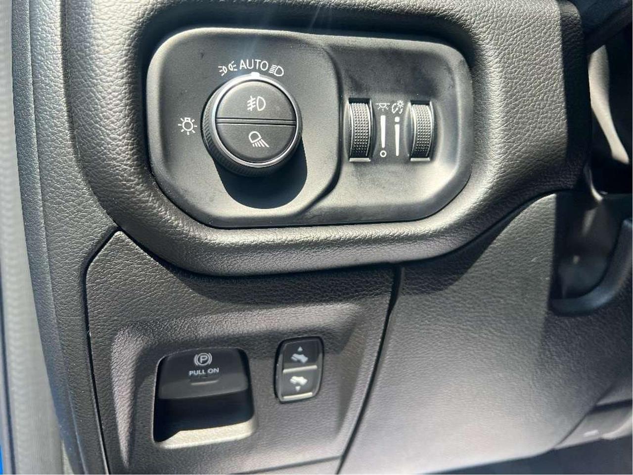 2025 RAM 1500 Rebel Crew 4X4 I-6 TT *LEVEL 2 *SUN *LTHR *NAVI Photo