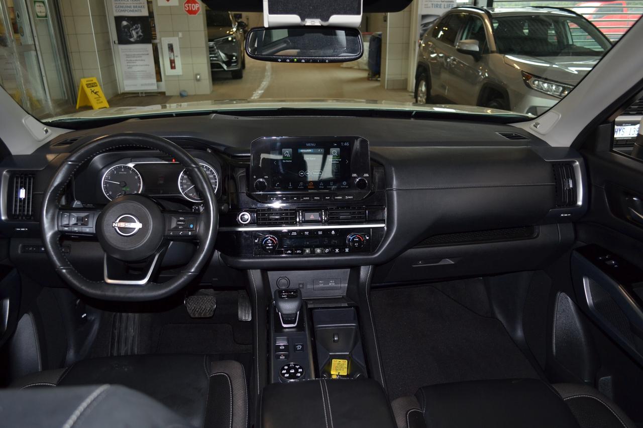 2022 Nissan Pathfinder SL Photo