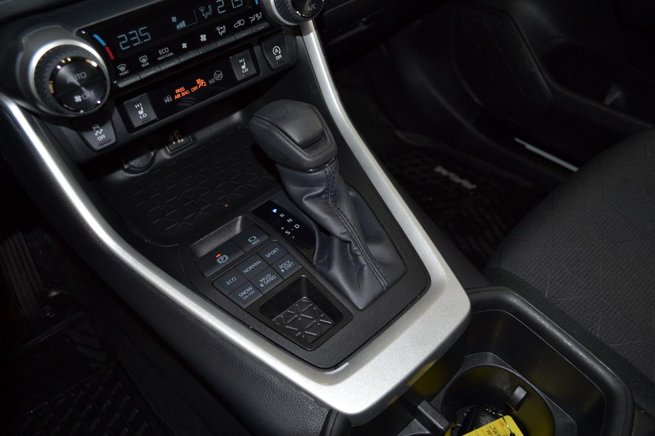 2024 Toyota RAV4 XLE Photo