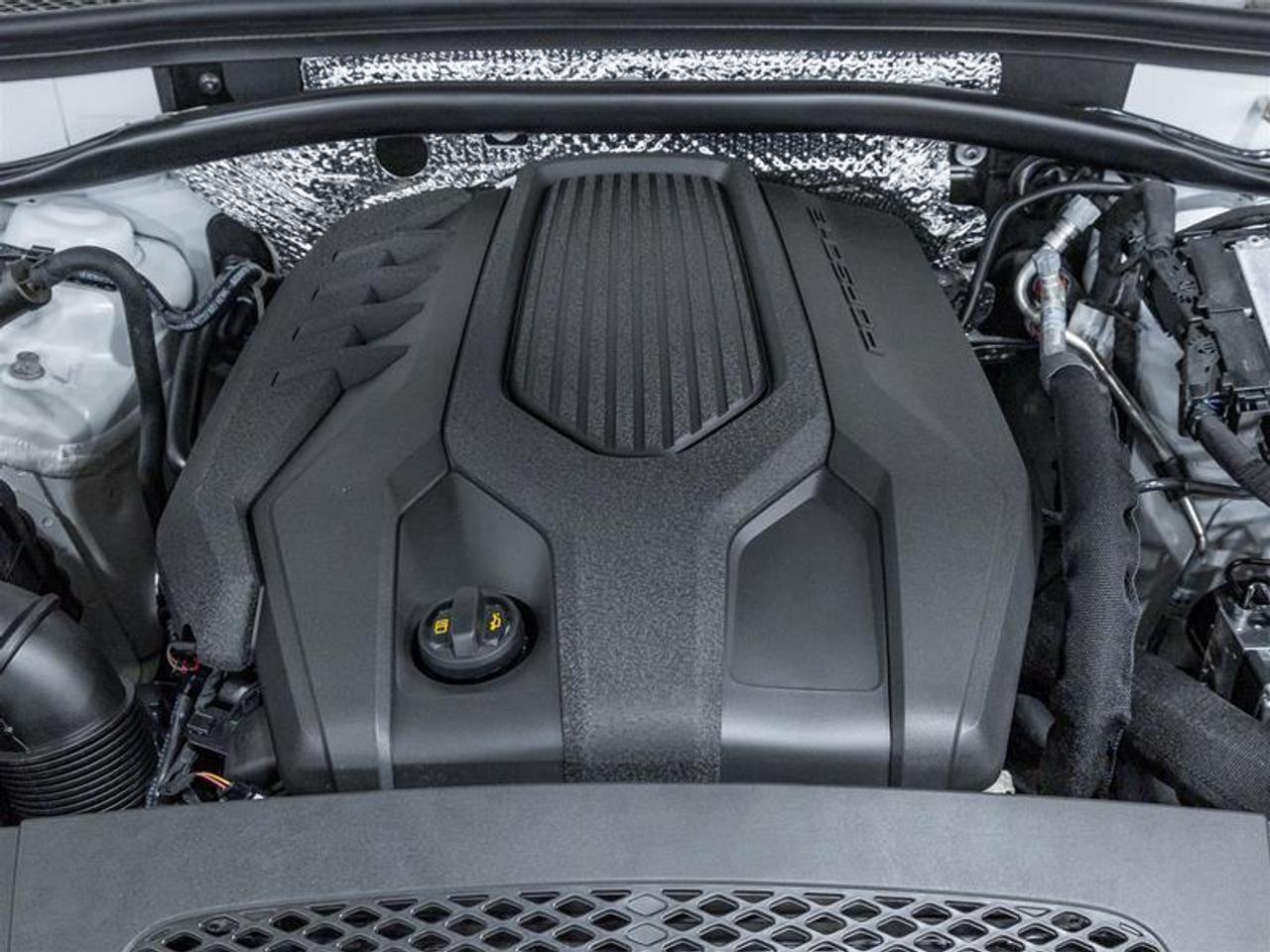 2026 Porsche Macan  Photo2