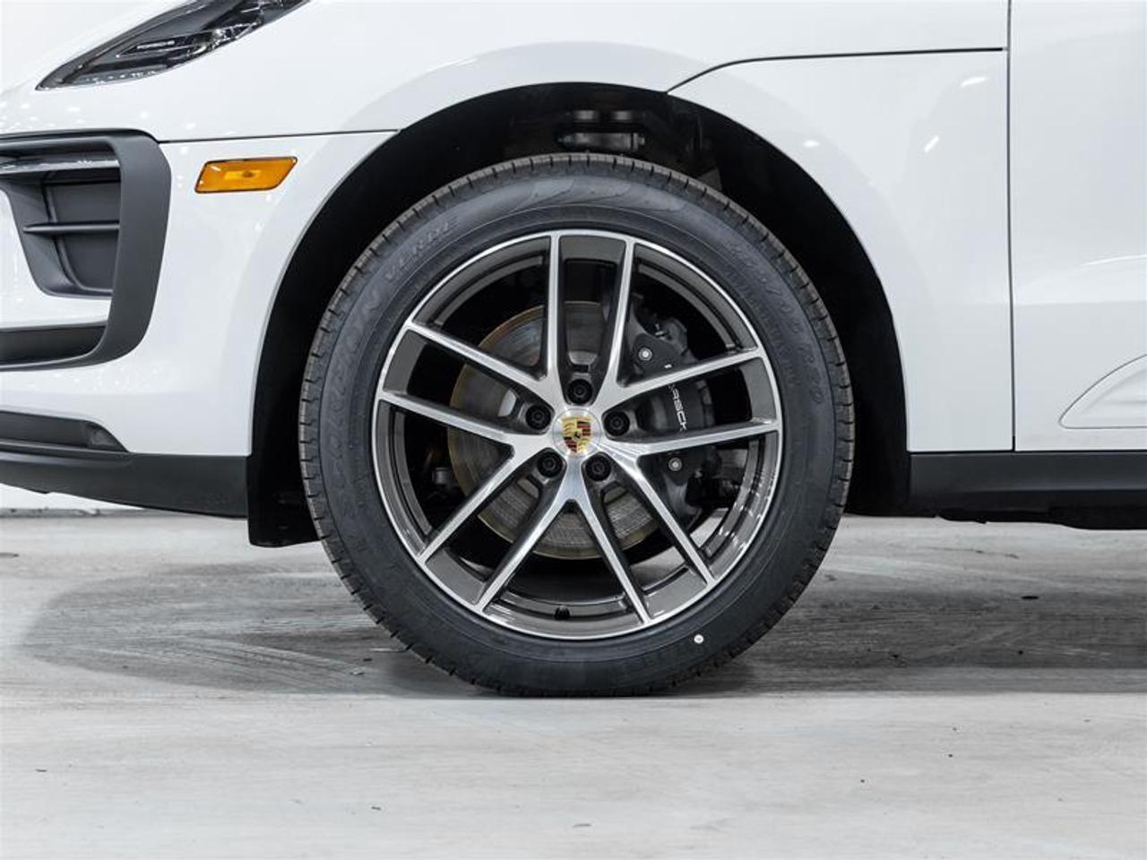 2026 Porsche Macan  Photo