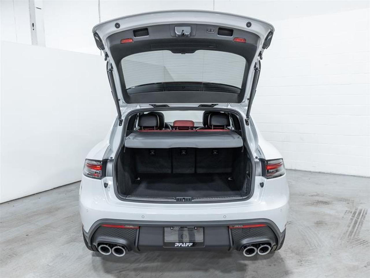 2026 Porsche Macan  Photo