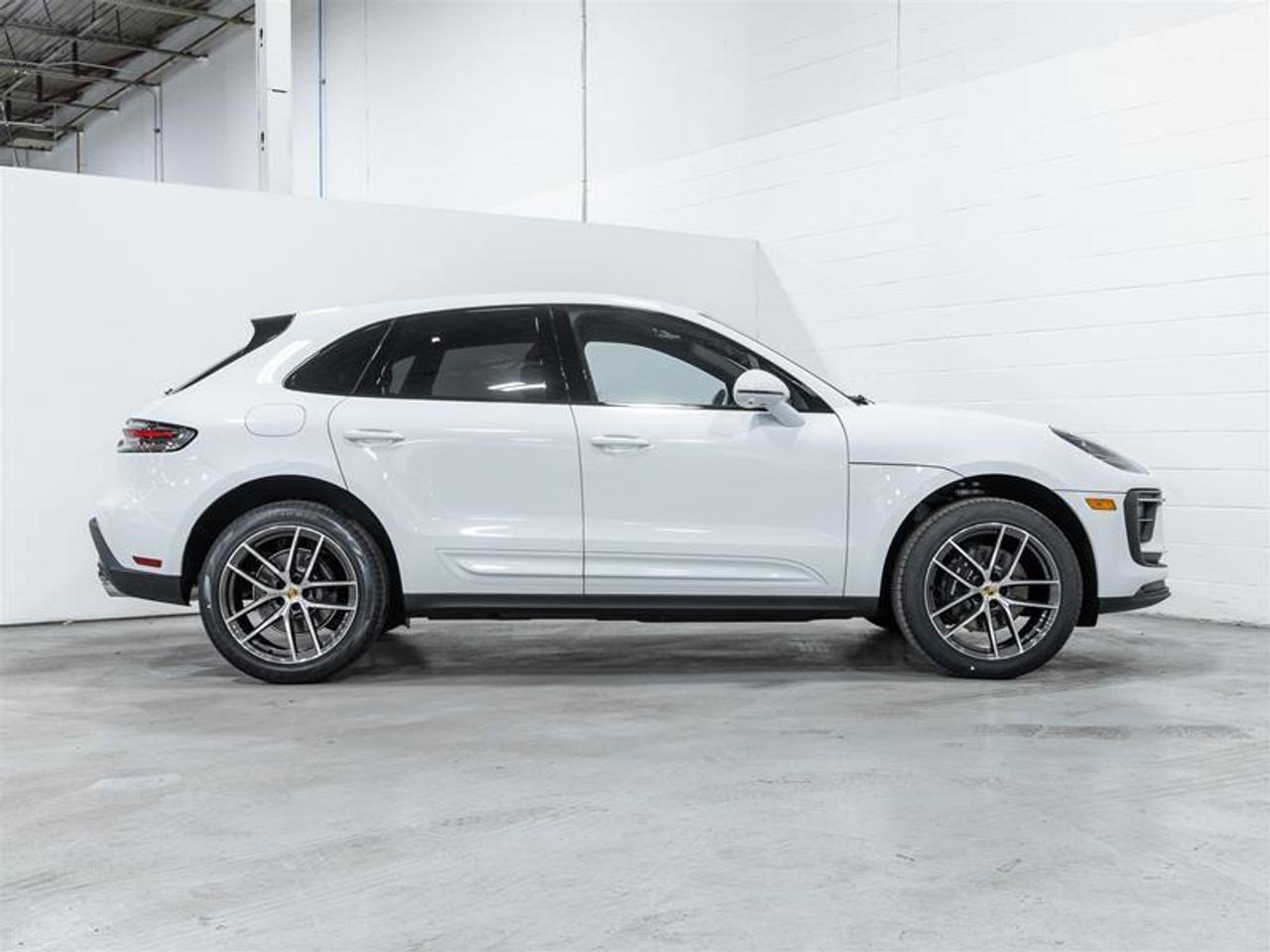2026 Porsche Macan  Photo