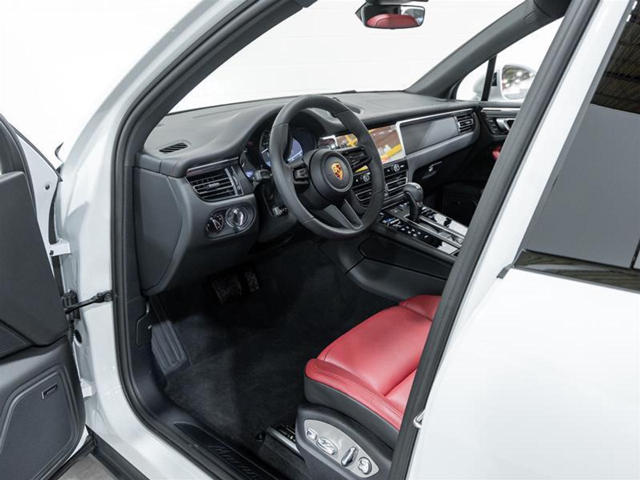 2026 Porsche Macan  Photo