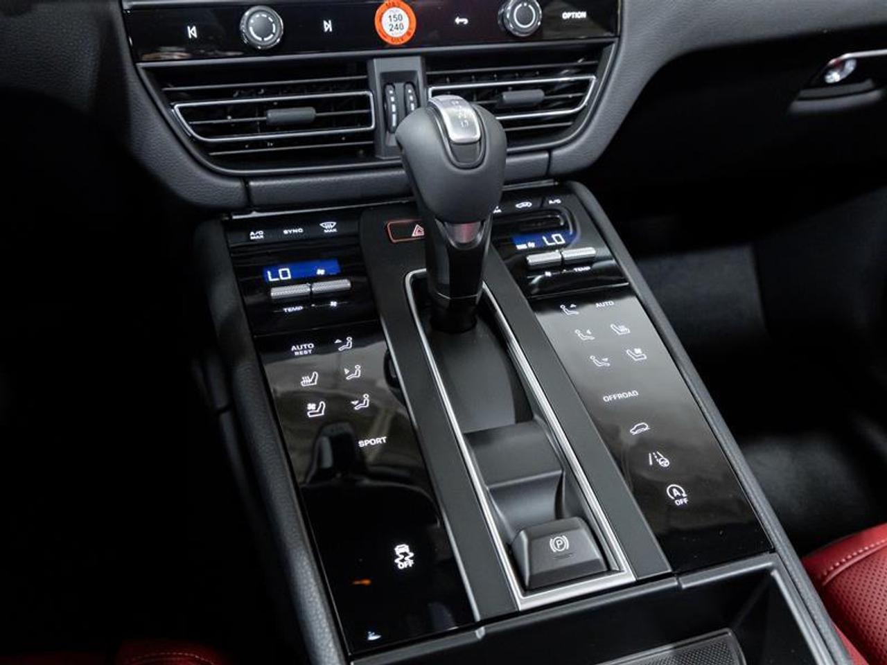 2026 Porsche Macan  Photo