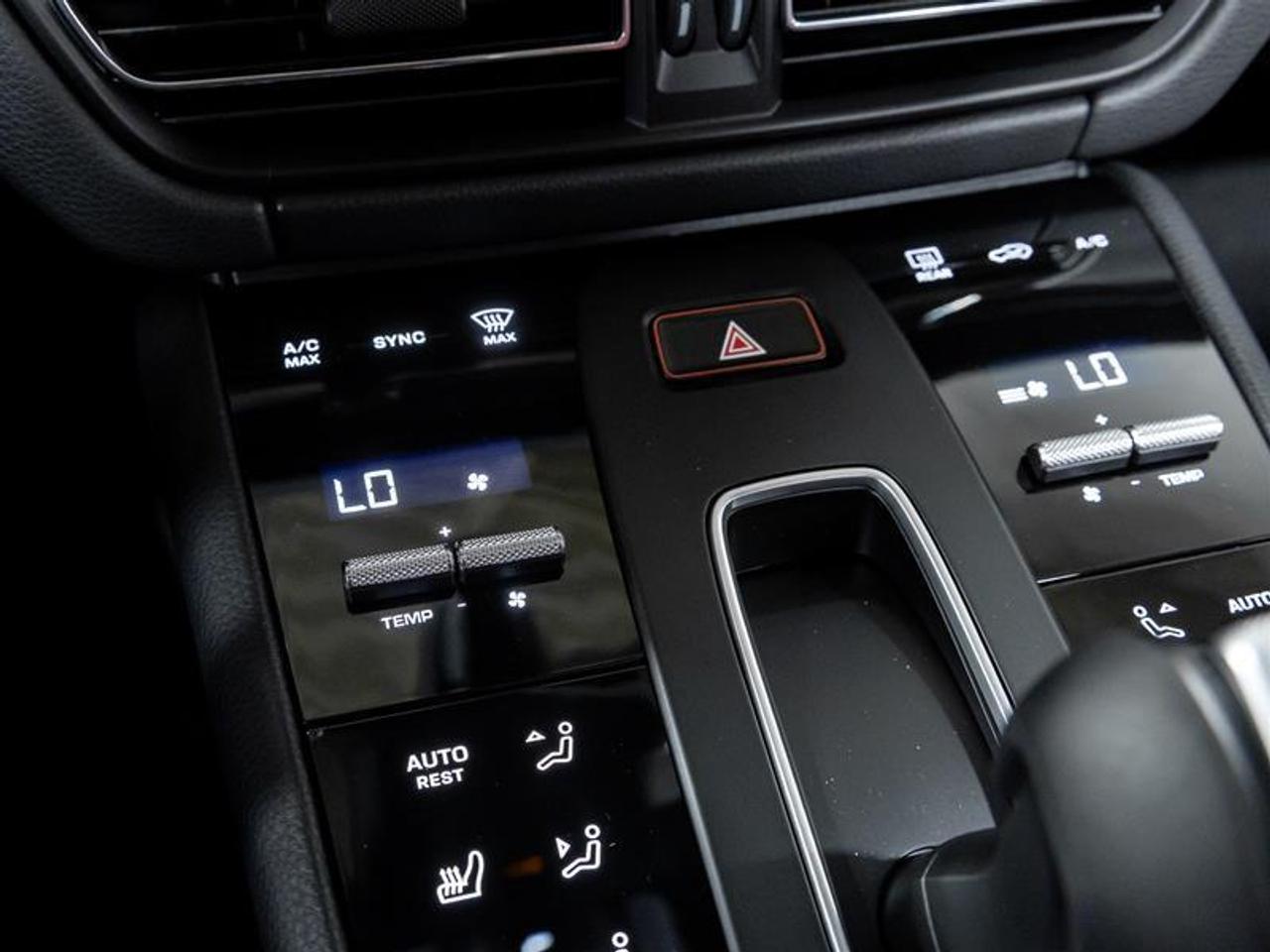 2026 Porsche Macan  Photo