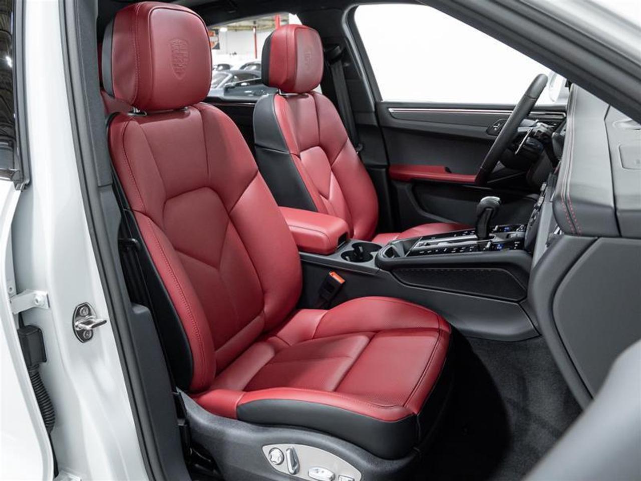 2026 Porsche Macan  Photo