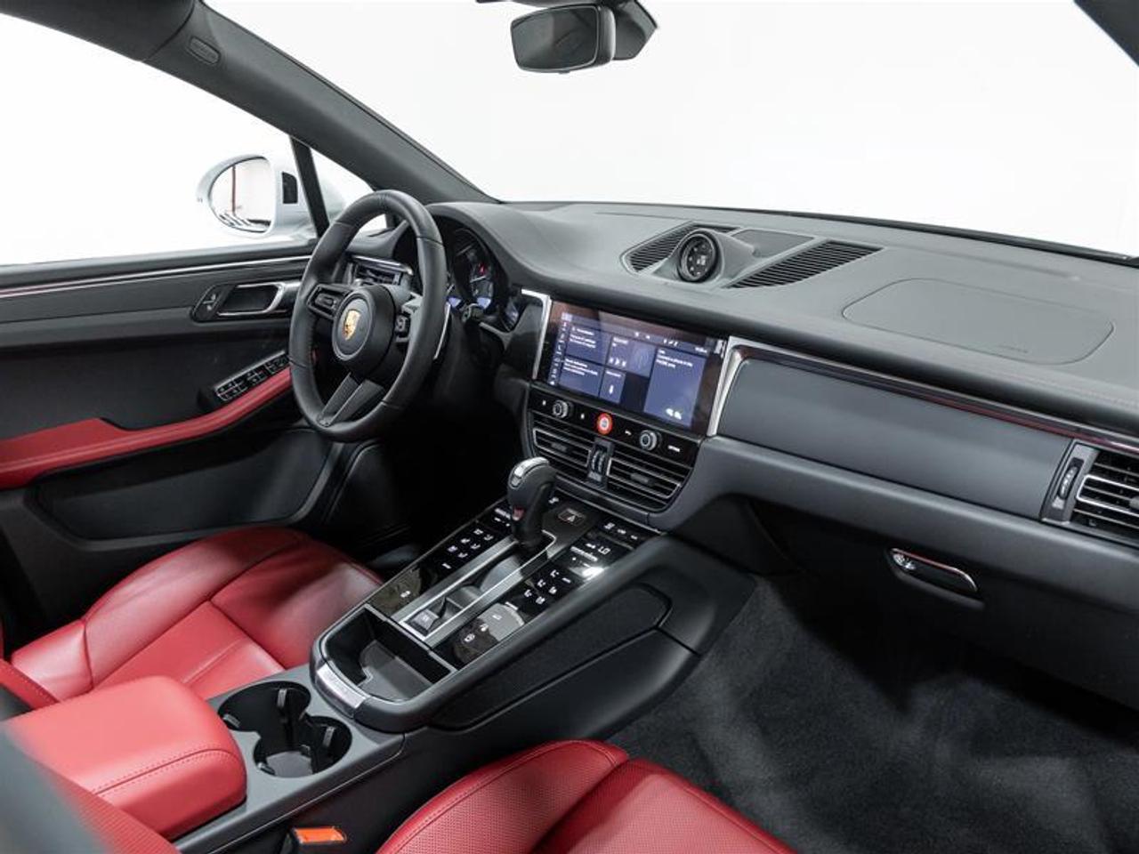 2026 Porsche Macan  Photo