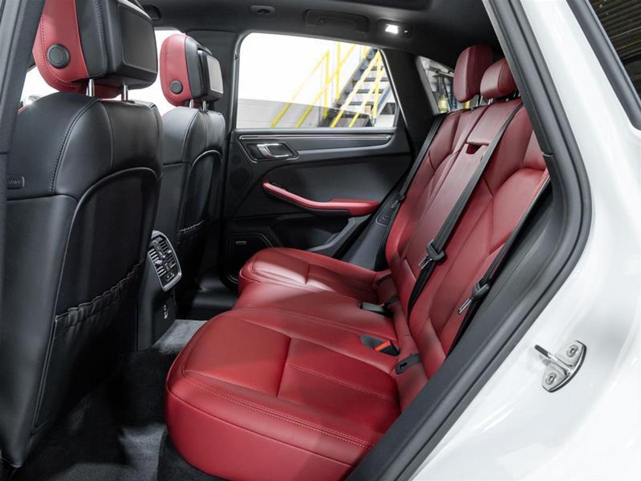 2026 Porsche Macan  Photo