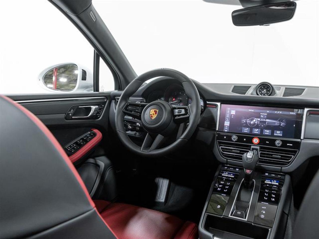 2026 Porsche Macan  Photo