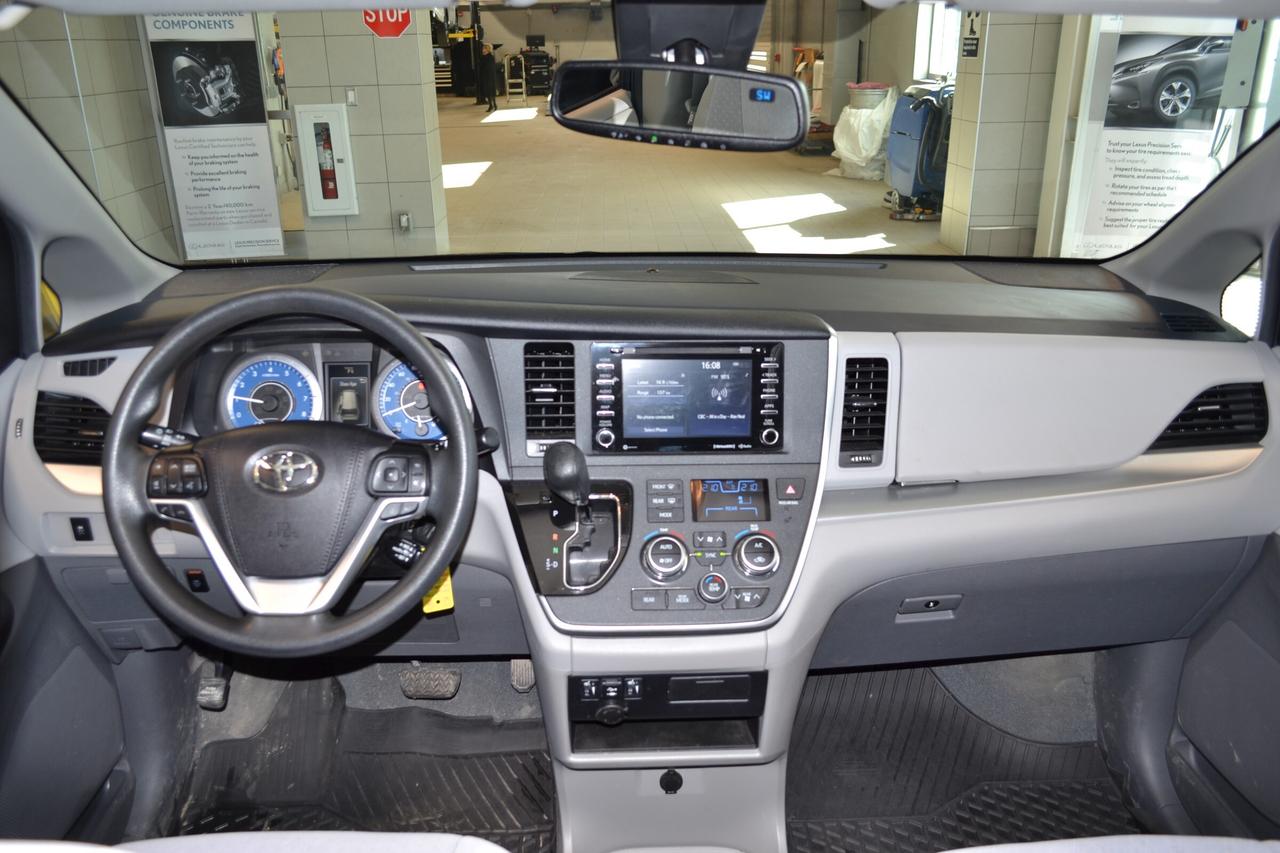 2020 Toyota Sienna LE 8-Passenger Photo