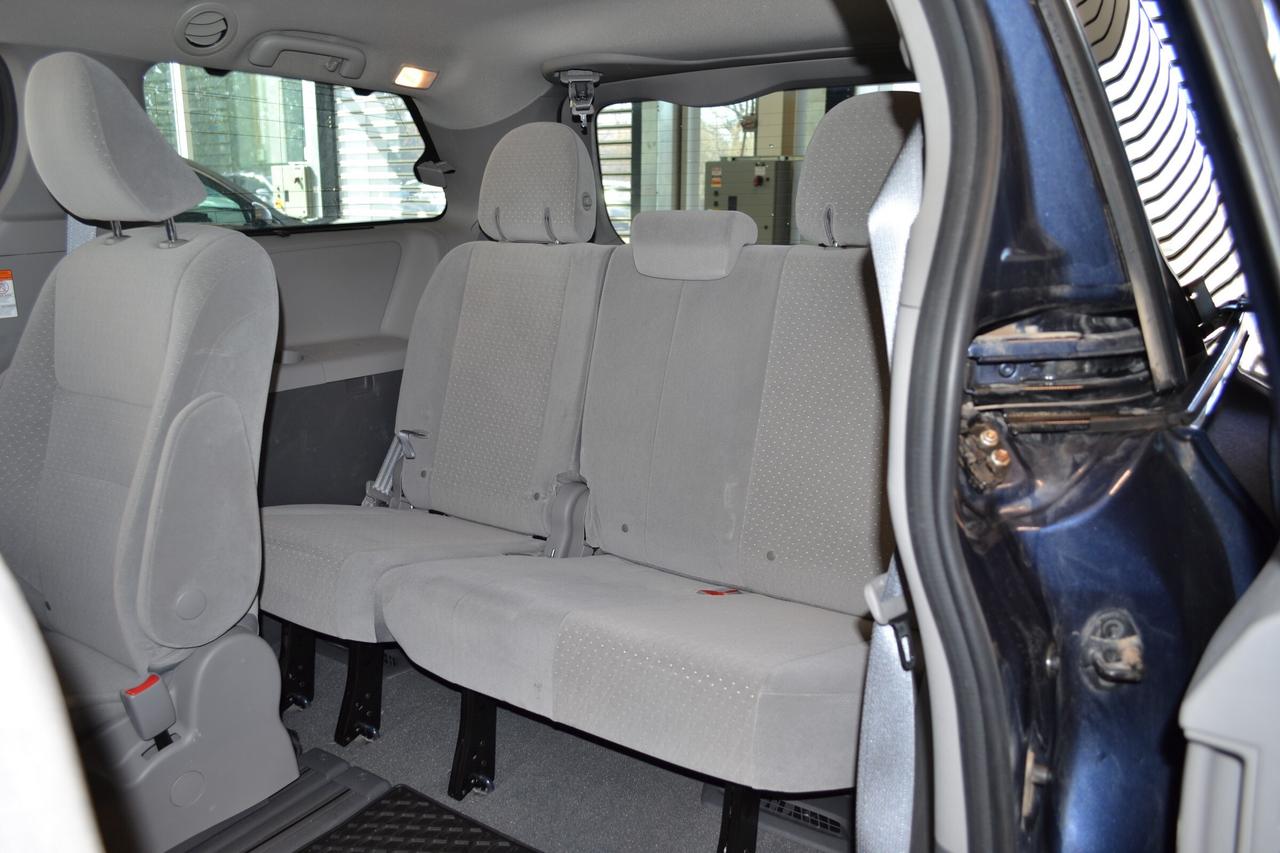 2020 Toyota Sienna LE 8-Passenger Photo