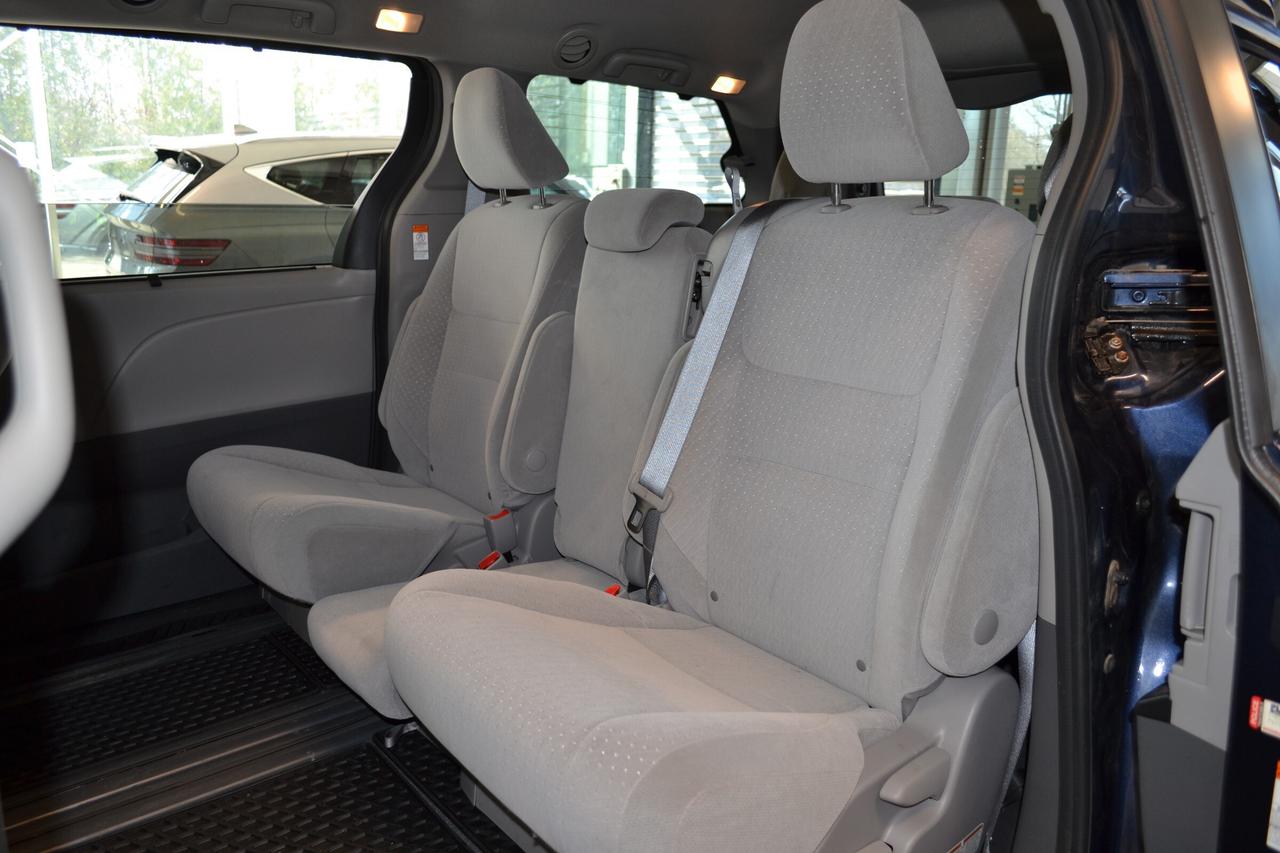 2020 Toyota Sienna LE 8-Passenger Photo