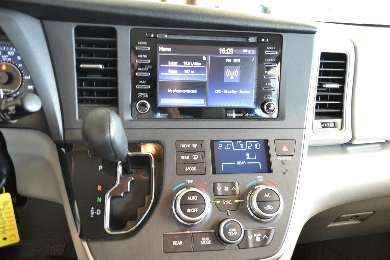 2020 Toyota Sienna LE 8-Passenger Photo