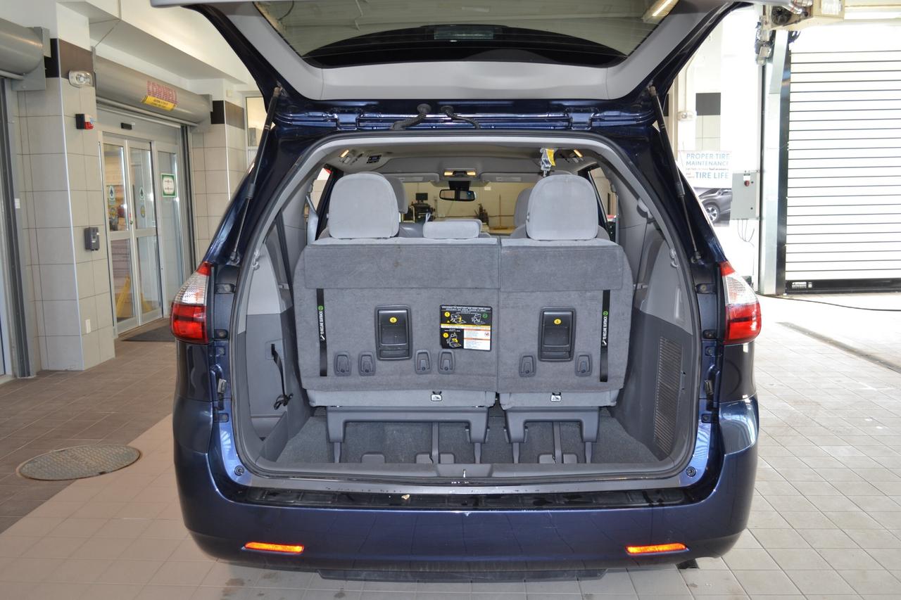 2020 Toyota Sienna LE 8-Passenger Photo