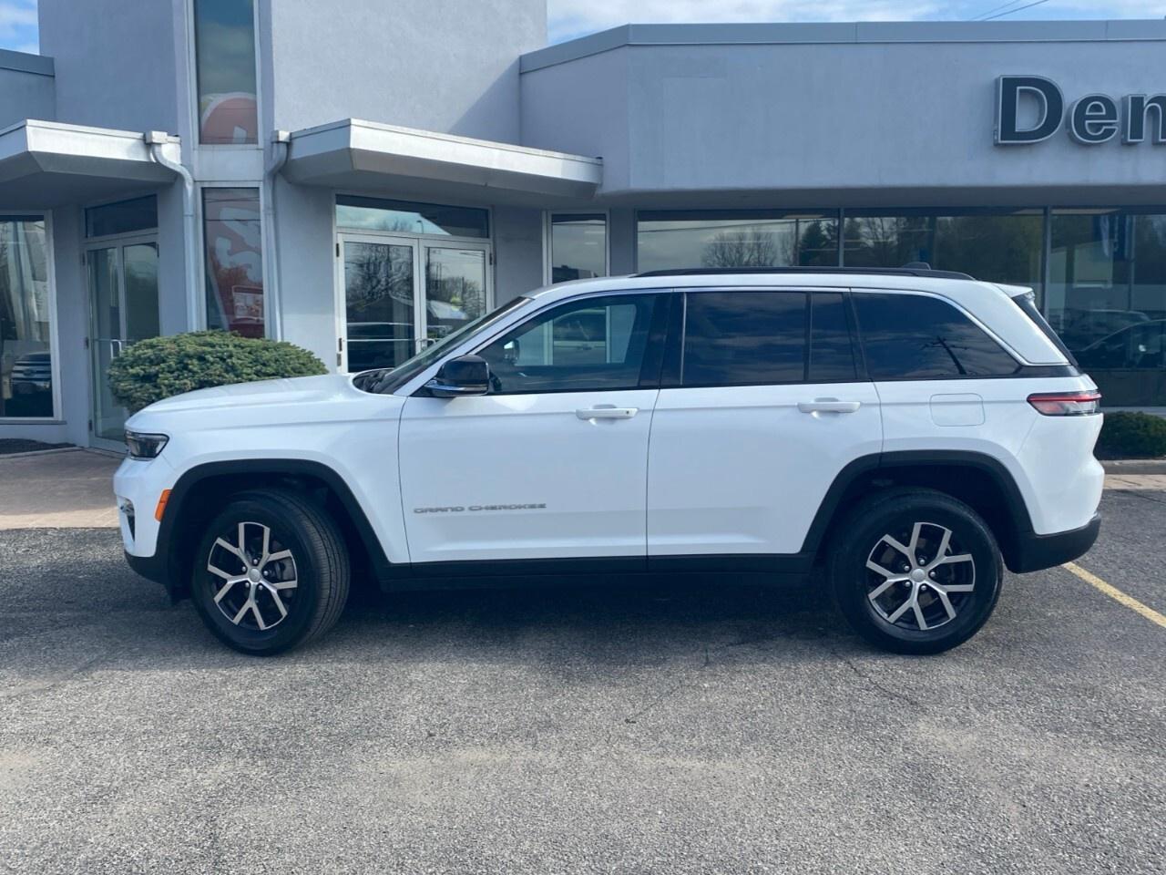 2024 Jeep Grand Cherokee LIMITED 4X4 Photo